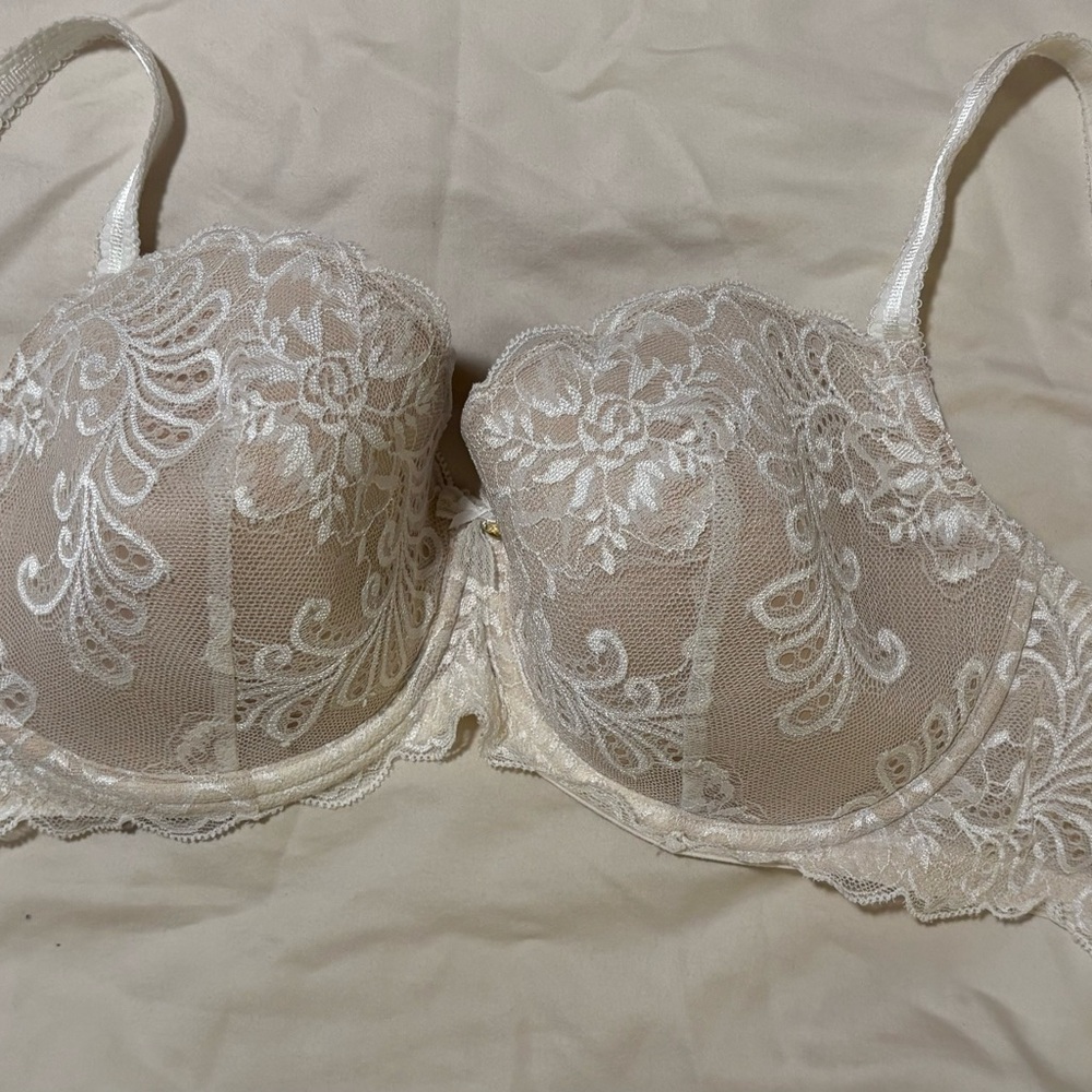 Le Mystere Lace Underwire Bra - Cream